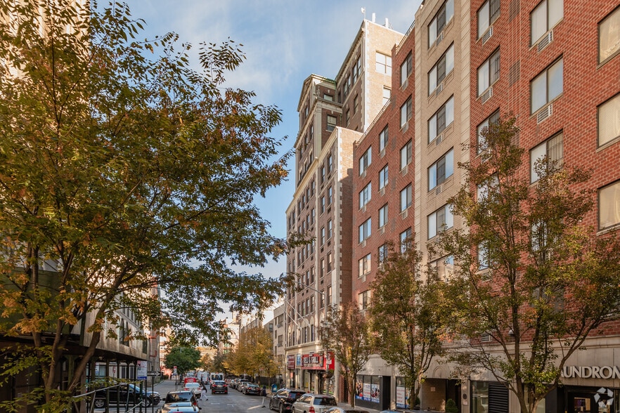 89-31 161st St, Jamaica, NY to rent - Building Photo - Image 3 of 6