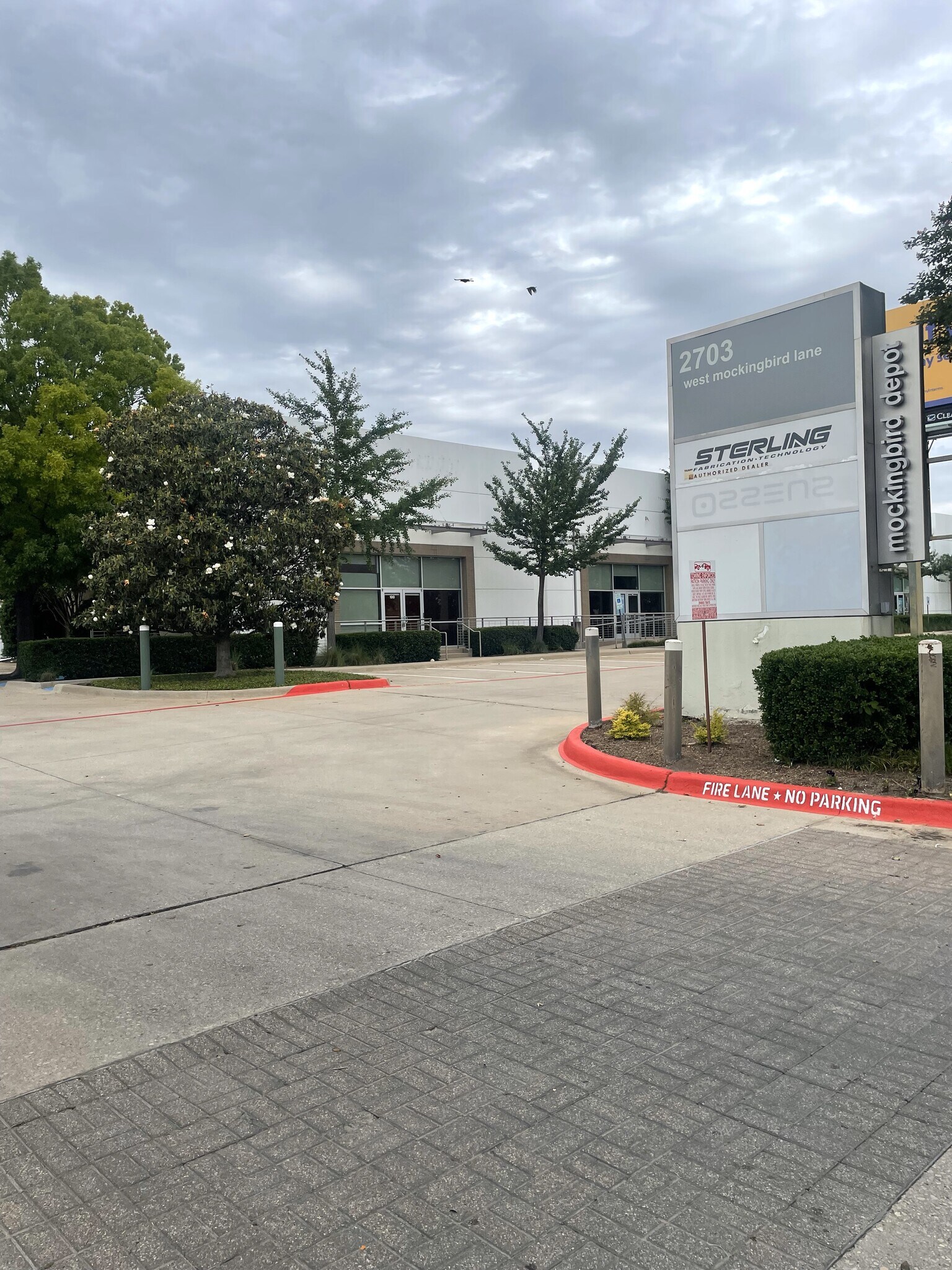 2703 W Mockingbird Ln, Dallas, TX to rent Building Photo- Image 1 of 10