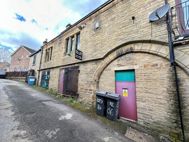 84 Southgate, Elland for sale - Building Photo - Image 2 of 21