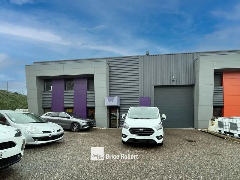 Light Industrial in Vénissieux to rent Building Photo- Image 1 of 15