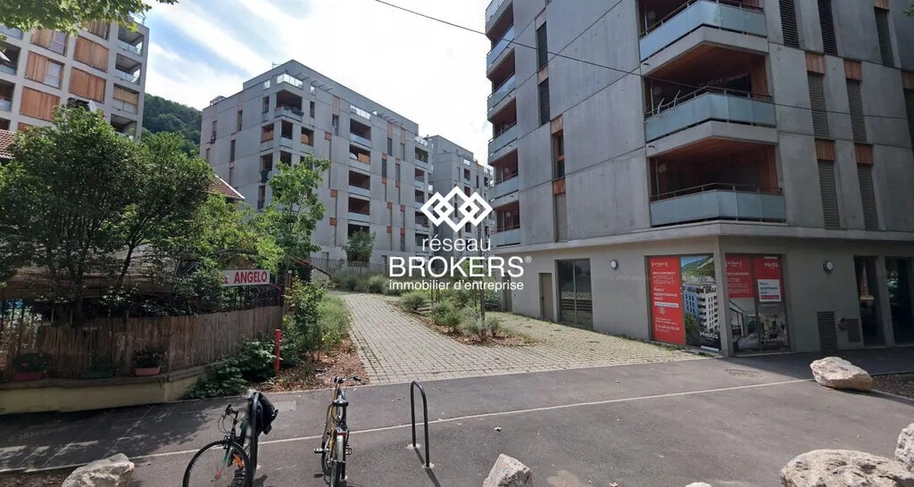 Location Commerce 118 m² - Photo 1