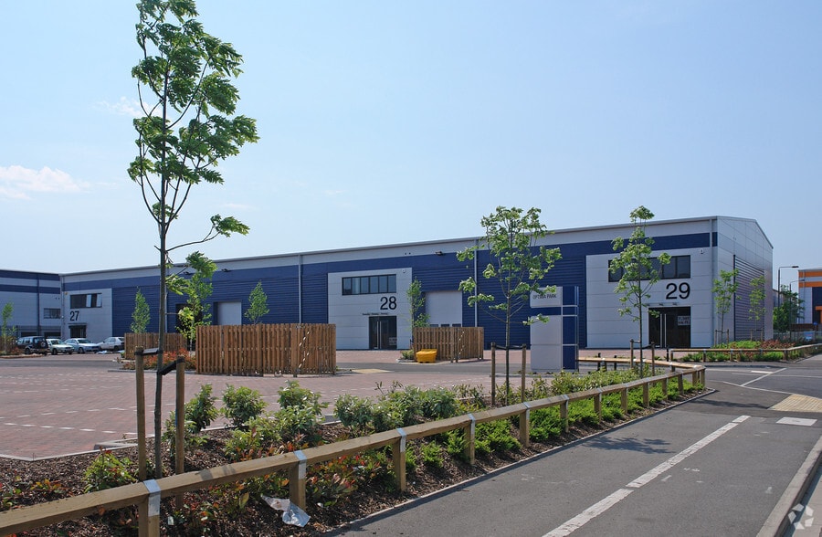 Thomas Rd, Crayford to rent - Building Photo - Image 2 of 4