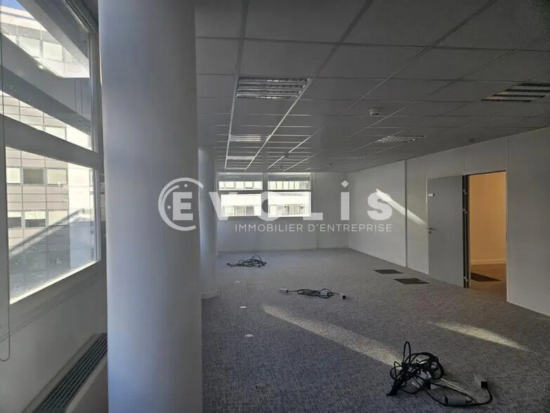 Office in Massy to rent - Building Photo - Image 3 of 22
