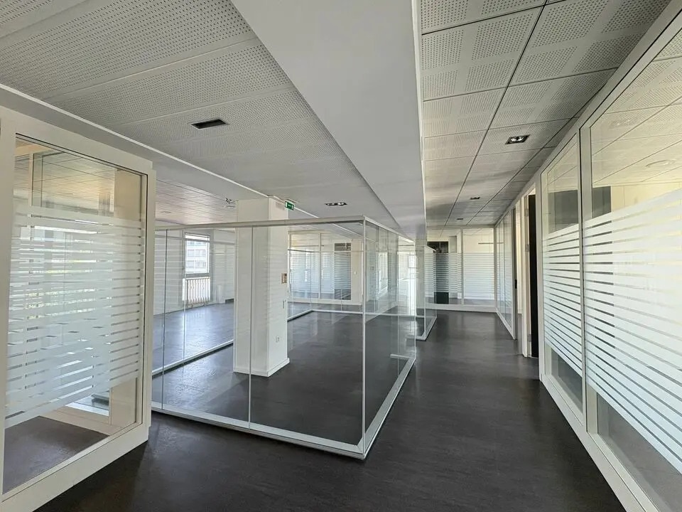 Office in Villeurbanne to rent Interior Photo- Image 1 of 15