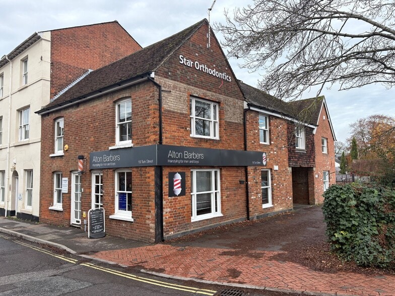 19-19A Turk St, Alton to rent - Building Photo - Image 1 of 2