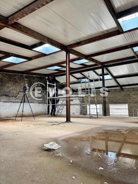 Light Industrial in Montreuil to rent - Interior Photo - Image 3 of 4