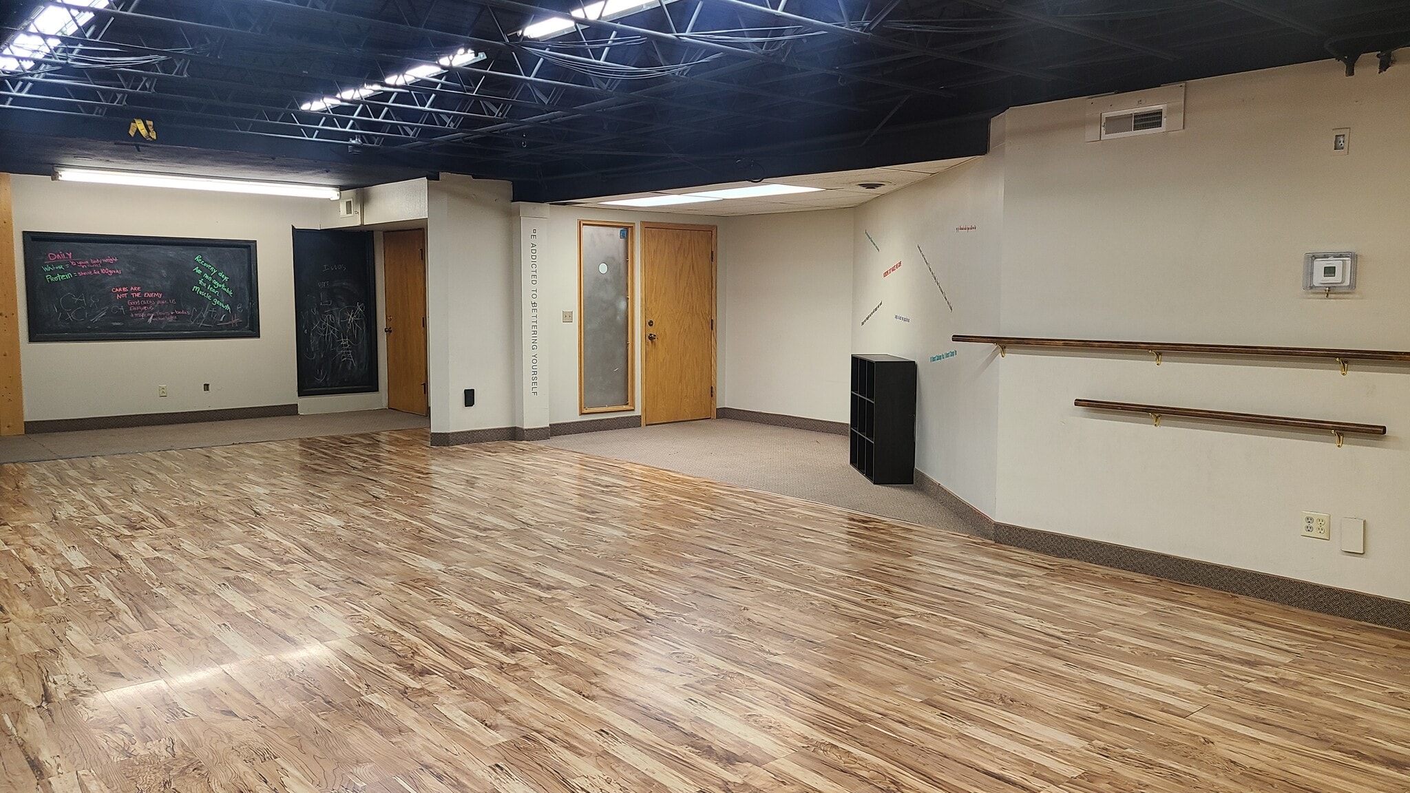 40 1st Ave W, Dickinson, ND to rent Interior Photo- Image 1 of 13