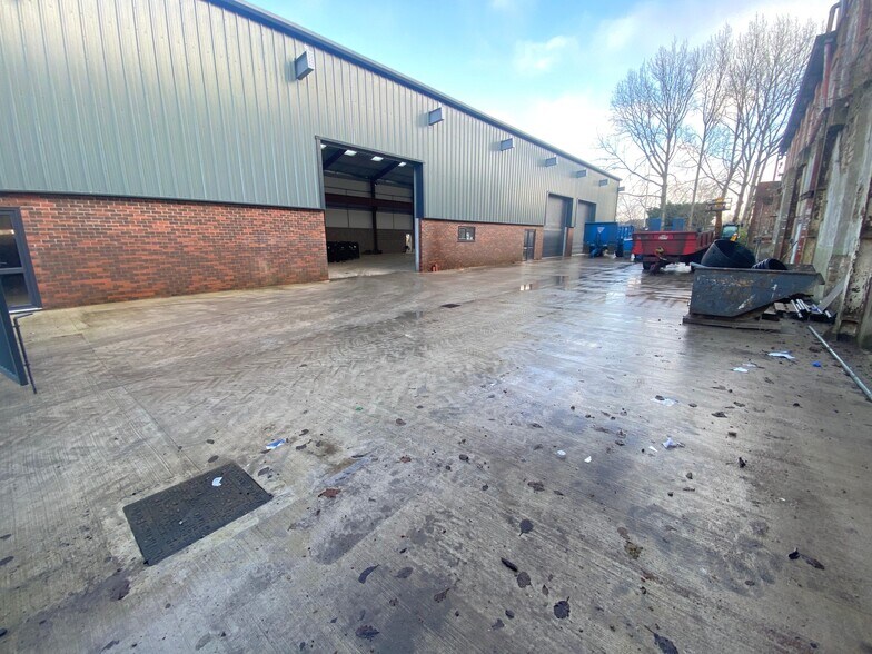 Manner Sutton St, Blackburn to rent - Primary Photo - Image 1 of 1