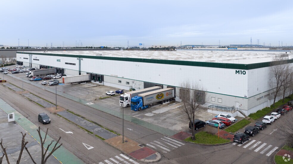 Calle Río Zújar, 1, Getafe, Madrid to rent - Building Photo - Image 3 of 6