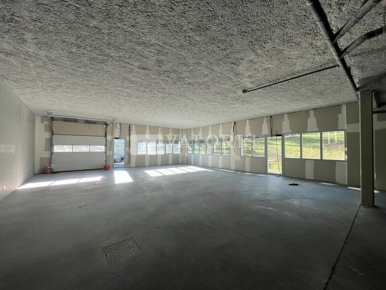 Light Industrial in Lissieu for sale - Interior Photo - Image 2 of 5