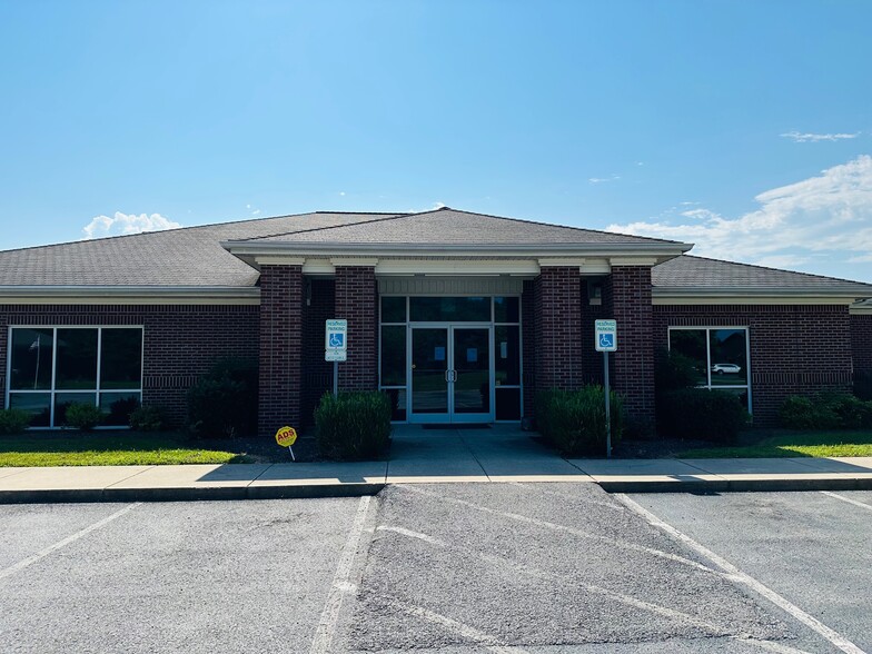 112-114 Keeton Dr, Hopkinsville, KY for rent - Primary Photo - Image 1 of 14