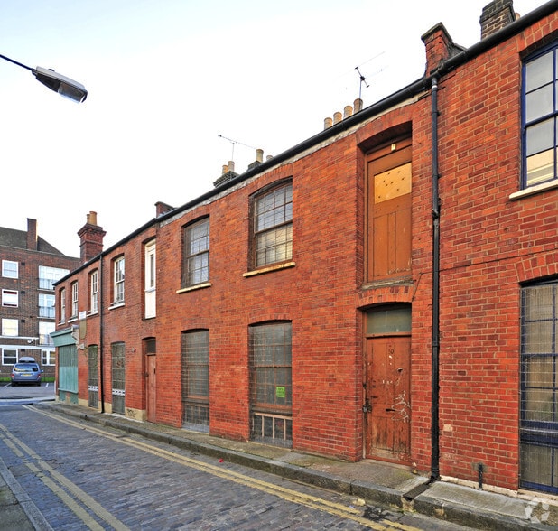 Padbury Ct, London to rent - Primary Photo - Image 1 of 1