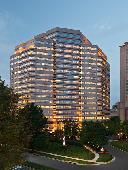 1750 Tysons Blvd, McLean, VA for rent - Building Photo - Image 1 of 6