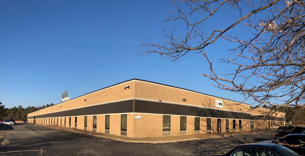 101 Trade Zone Dr, Ronkonkoma, NY for sale - Primary Photo - Image 1 of 1