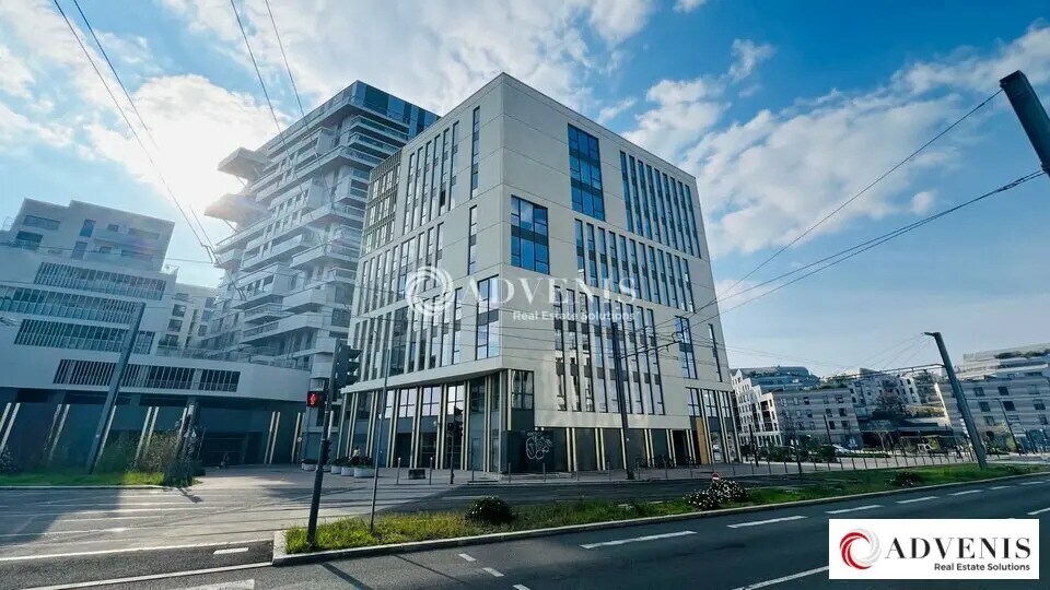 Office in Bordeaux to rent Building Photo- Image 1 of 7