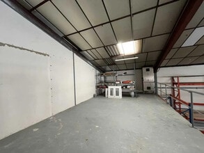 102 Rue Fleury Jay, GRIGNY-SUR-RHÔNE to rent Interior Photo- Image 1 of 5