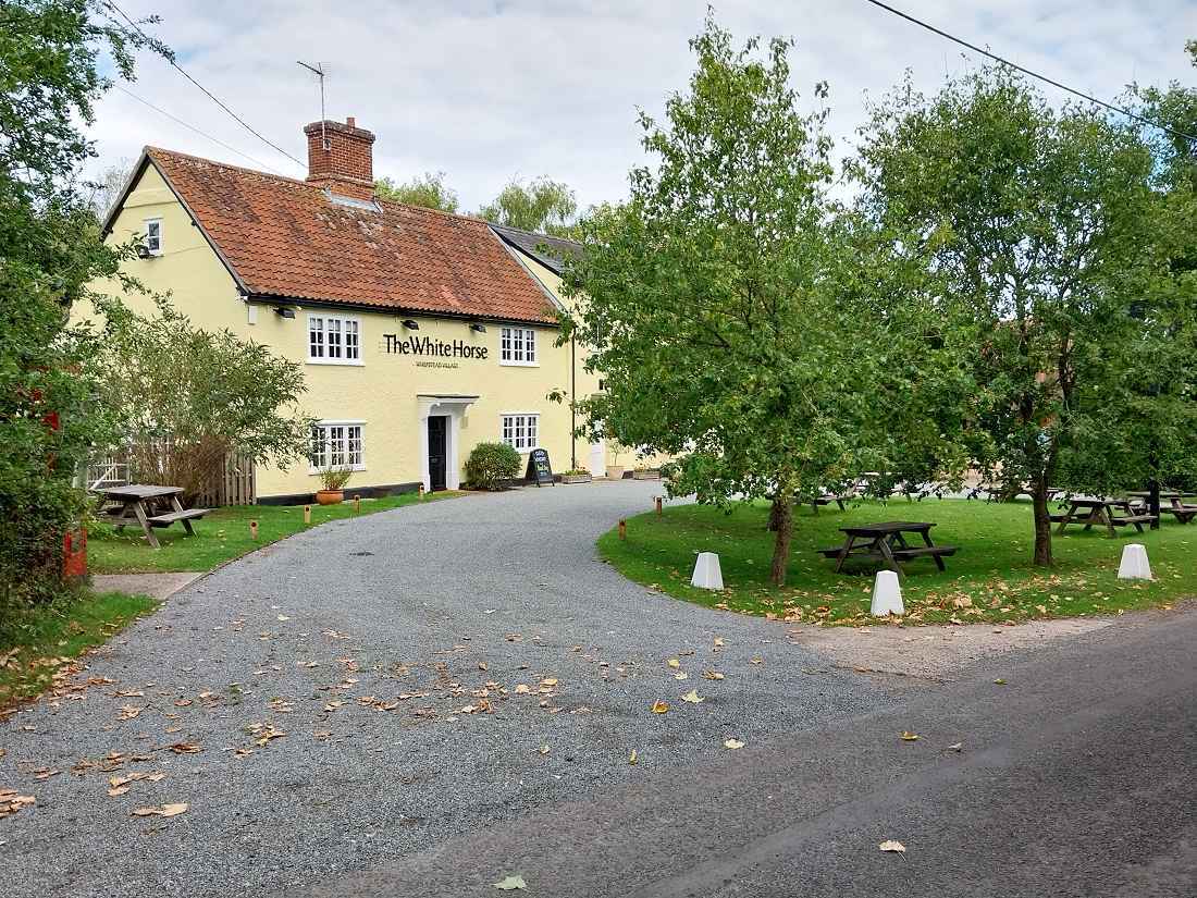 Stonecross Grn, Bury St Edmunds to rent Building Photo- Image 1 of 4