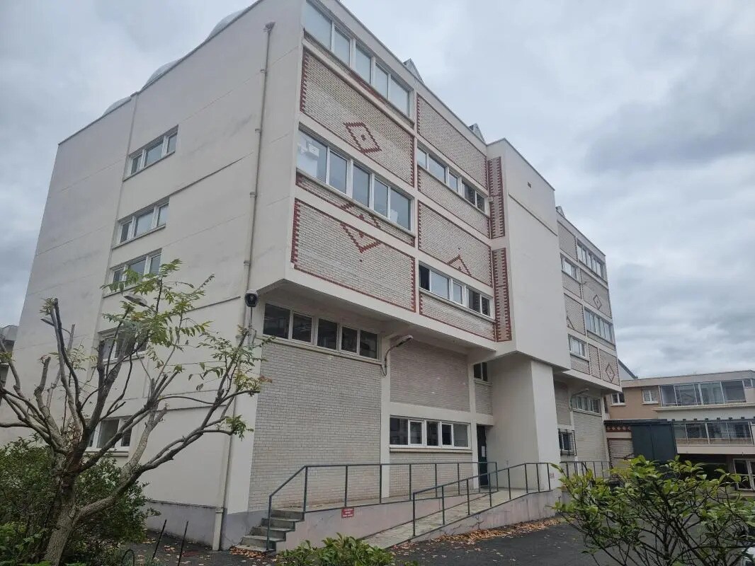 Office in Montreuil to rent Building Photo- Image 1 of 8
