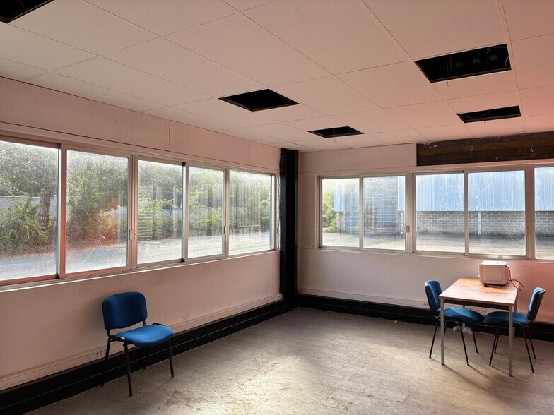 Office in SAINT-OUEN-L'AUMONE to rent - Interior Photo - Image 2 of 26