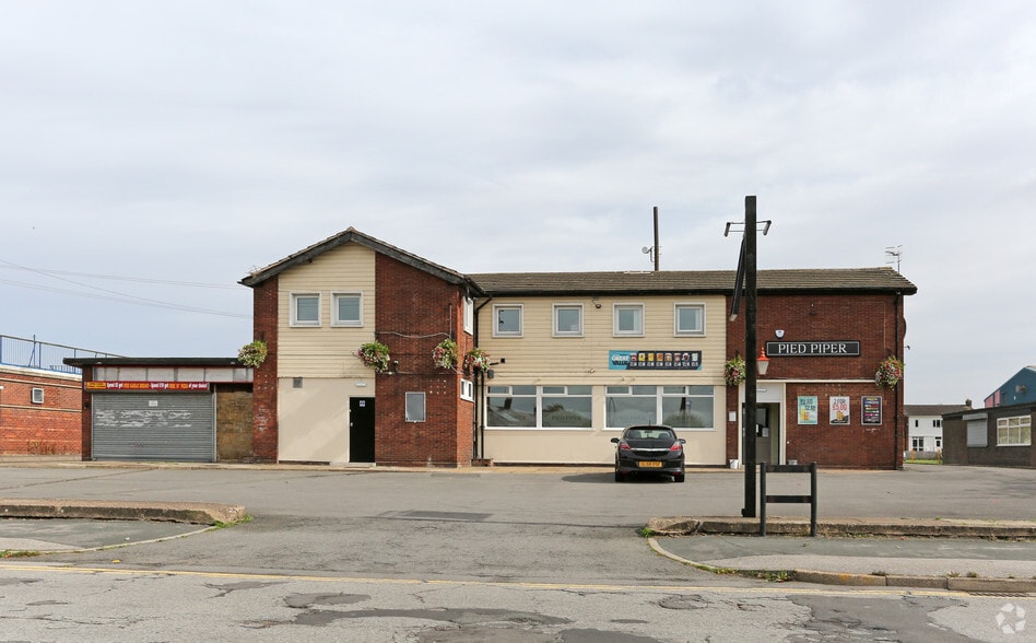103-103A Willoughby Rd, Scunthorpe to rent - Primary Photo - Image 1 of 2