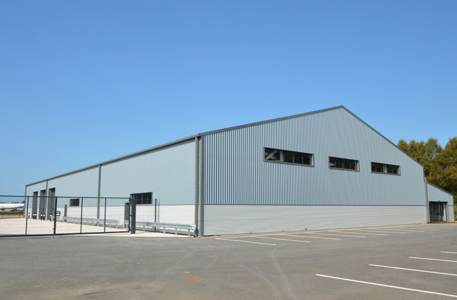 ABP21 Matchams Lane, Hurn for sale - Primary Photo - Image 1 of 1