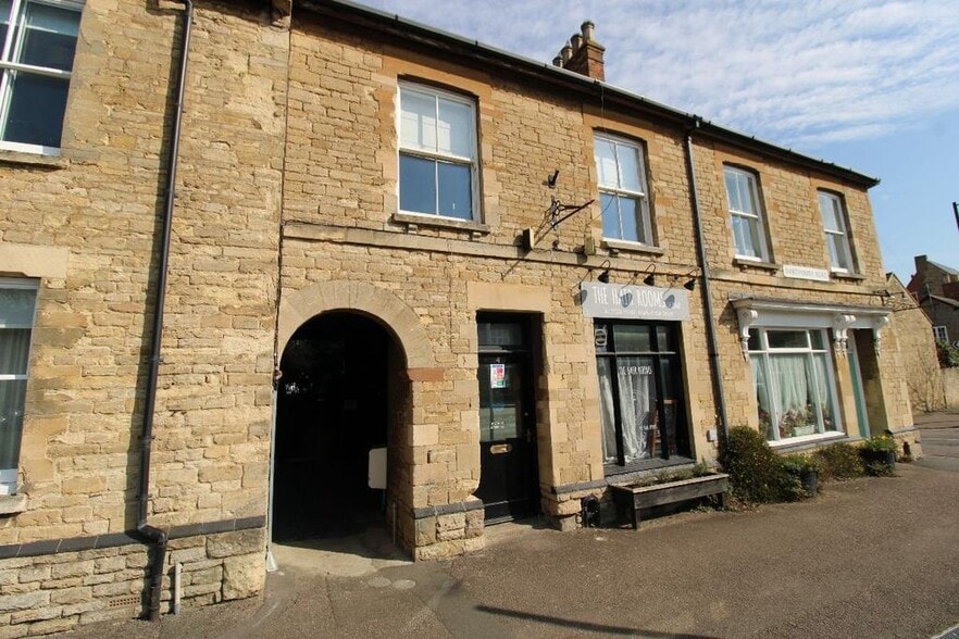 4 Dartmouth Rd, Olney to rent - Building Photo - Image 1 of 8