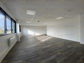 Light Industrial in Cergy to rent Interior Photo- Image 1 of 8