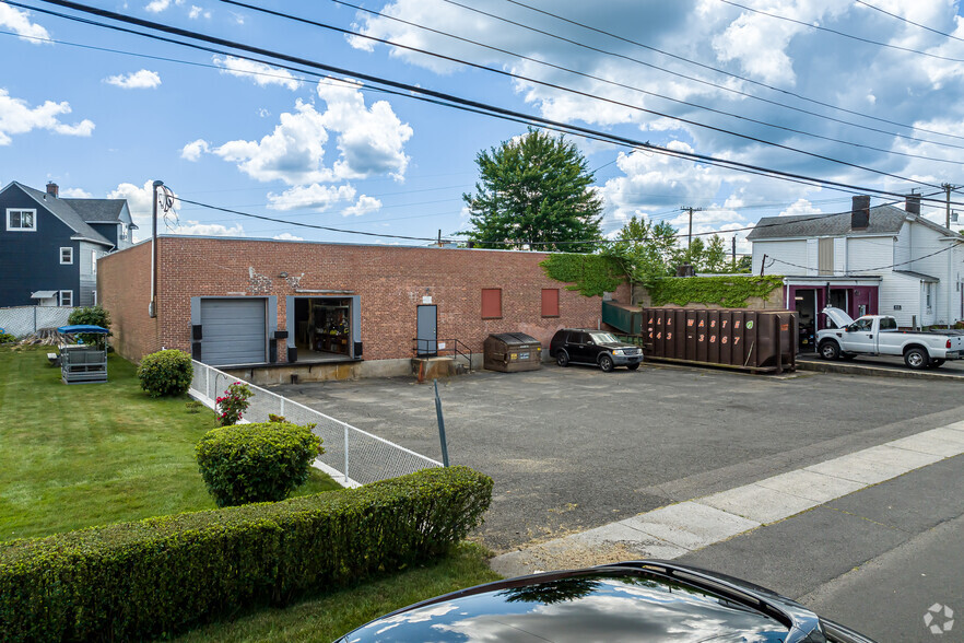 453 New Park Ave, West Hartford, CT for rent - Building Photo - Image 3 of 7