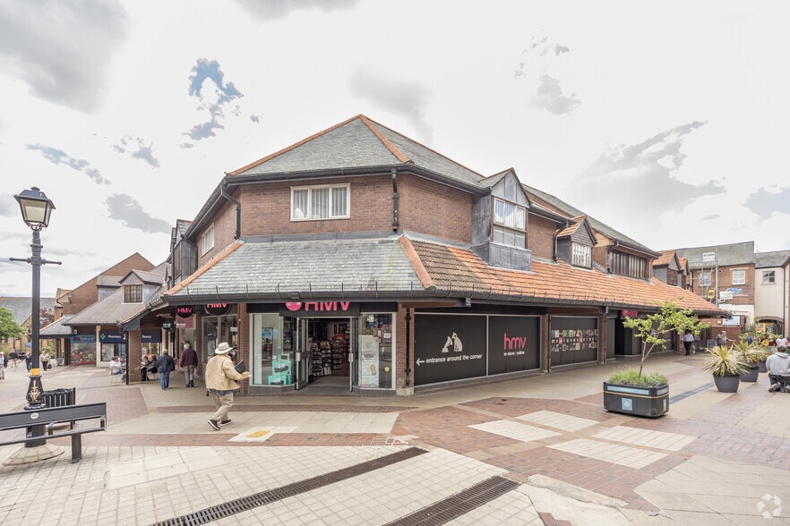 Vicarage Walk, Yeovil to rent - Building Photo - Image 2 of 3