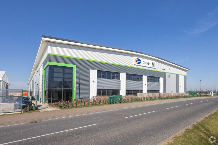 Fields Rd, Wootton for sale - Primary Photo - Image 1 of 1