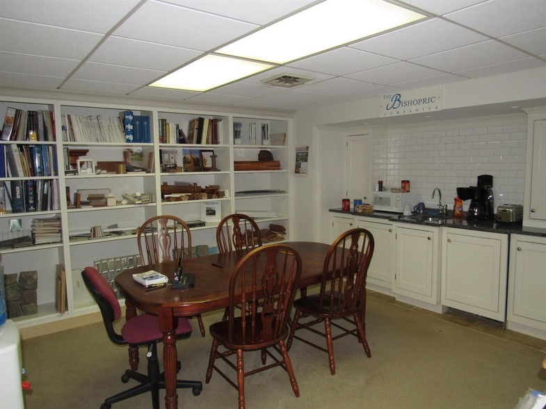 1112 Main St, Osterville, MA for sale - Building Photo - Image 3 of 19