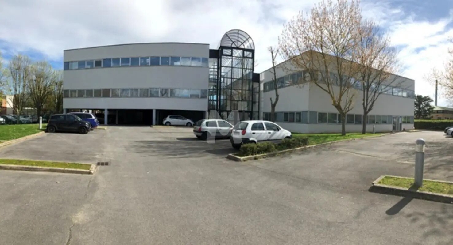 Office in Évry-Courcouronnes to rent Building Photo- Image 1 of 12