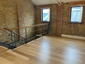 32 Gould Rd, Twickenham to rent Interior Photo- Image 2 of 4