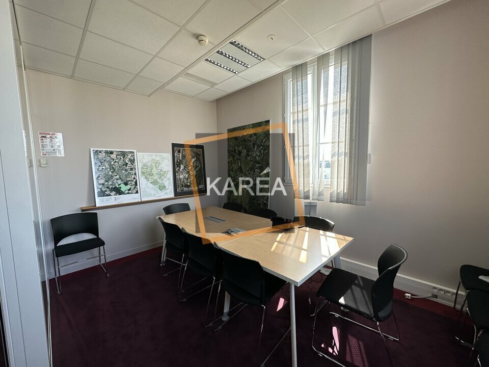 Office in Chessy to rent Interior Photo- Image 1 of 6