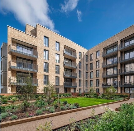 High St, Staines for sale - Primary Photo - Image 1 of 1