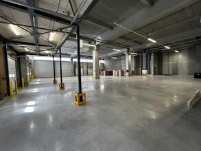 Light Industrial in Lyon to rent Interior Photo- Image 2 of 22