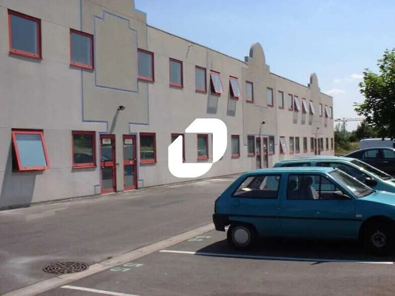 Office in Éragny to rent - Building Photo - Image 2 of 4