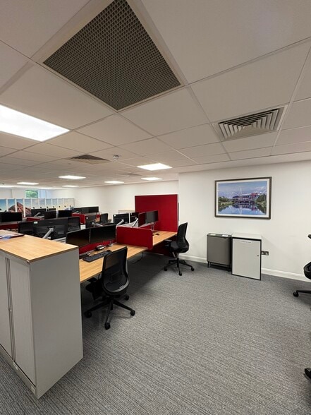 14 St Andrews Cres, Cardiff to rent - Building Photo - Image 2 of 11