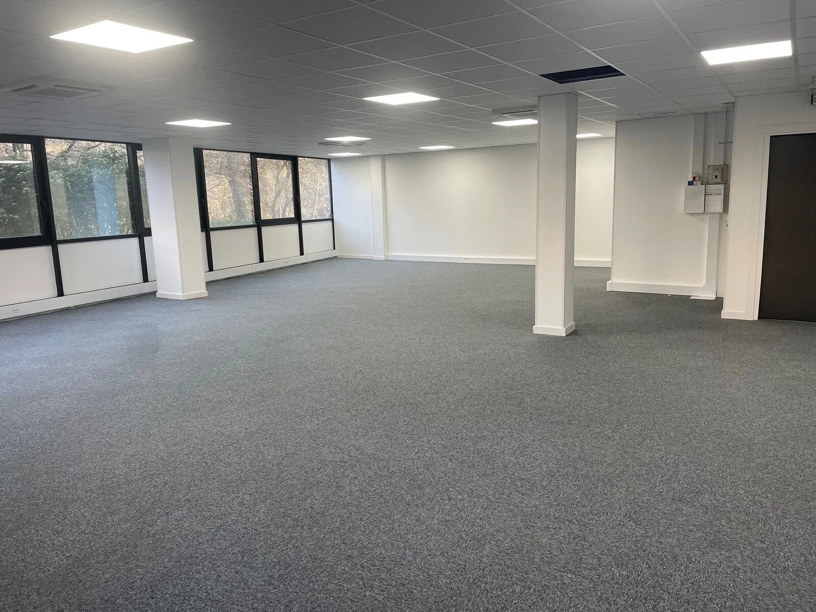 Office in Valbonne to rent Interior Photo- Image 1 of 5