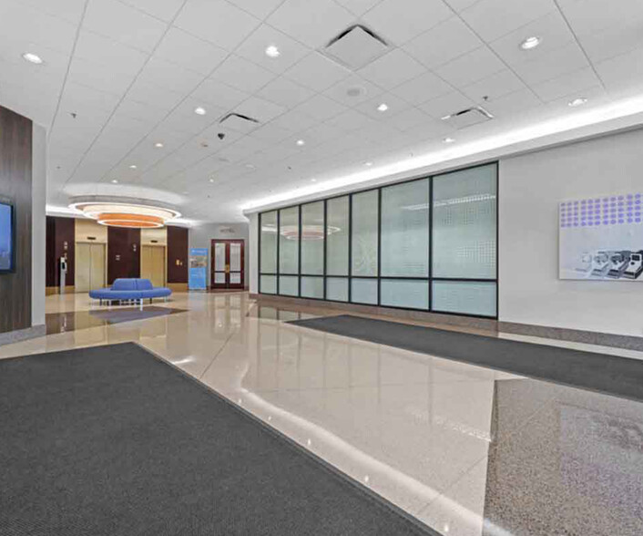 3030 Warrenville Rd, Lisle, IL for rent - Lobby - Image 3 of 6