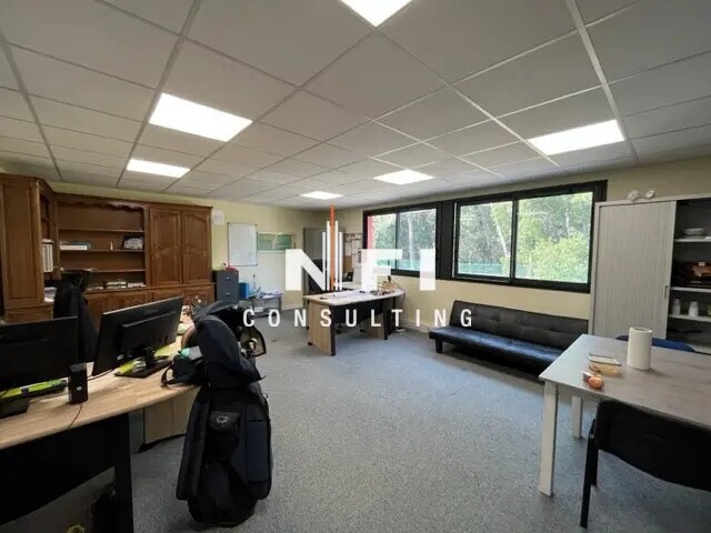 Light Industrial in Antibes to rent - Interior Photo - Image 2 of 9