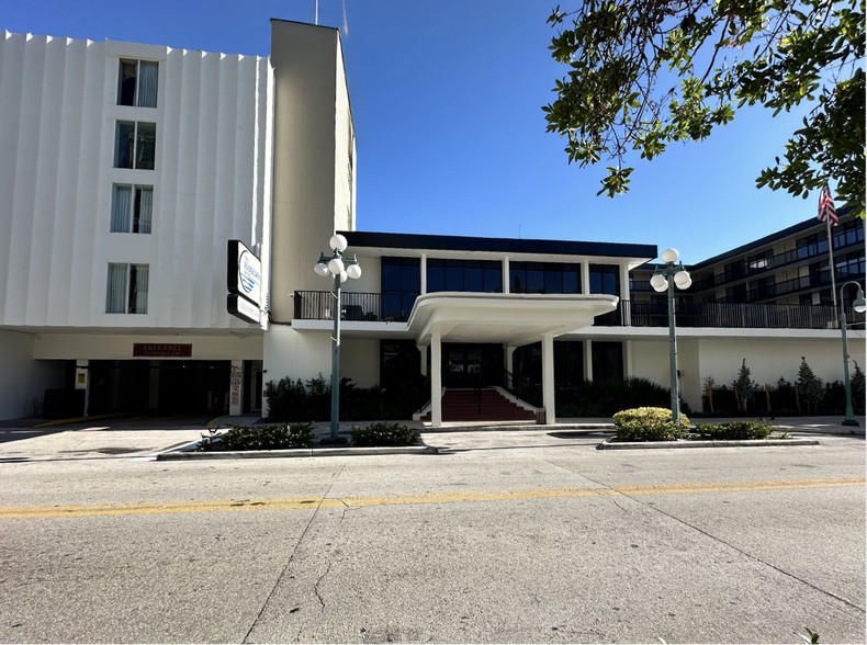 1925 Harrison St, Hollywood, FL for rent - Building Photo - Image 2 of 16