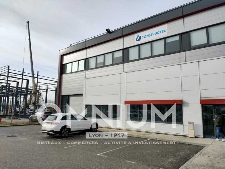 Light Industrial in Meyzieu to rent - Building Photo - Image 2 of 7
