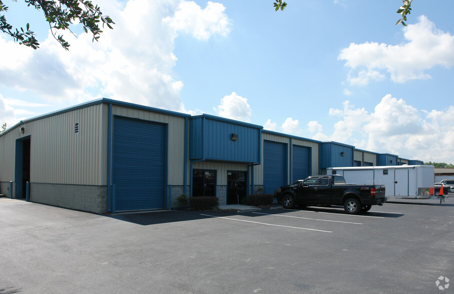 2320-2390 W Airport Blvd, Sanford, FL for rent - Building Photo - Image 3 of 10