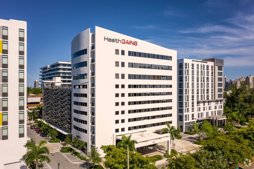 2920 NE 207th St, Aventura, FL to rent - Primary Photo - Image 1 of 28