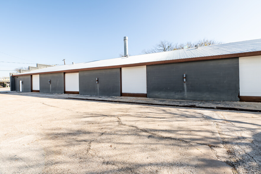 5005-5007 E Cesar Chavez, Austin, TX for rent - Building Photo - Image 3 of 14