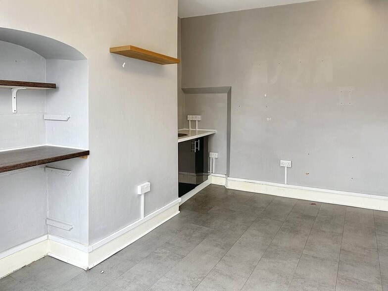 30-31 Bridge St, Doncaster to rent - Interior Photo - Image 2 of 6