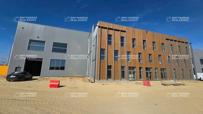 Location Local d'activités 2 798 m² à 14 557 m²