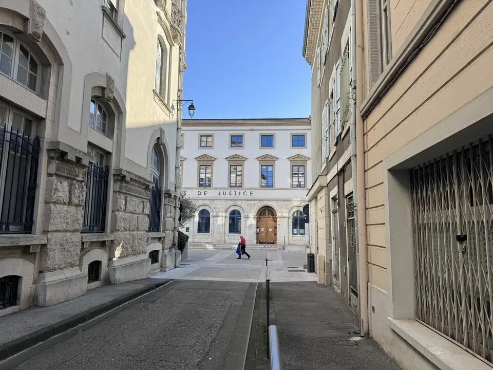 Location Commerce 60 m² - Photo 1