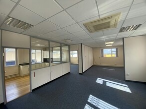 Morley Carr Rd, Bradford to rent Interior Photo- Image 2 of 2